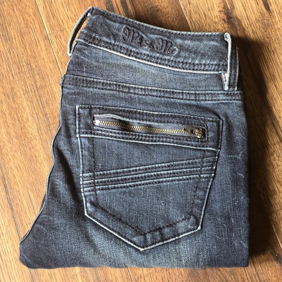 Miss Me Signiture Skinny Jeans - Picture 1 of 8